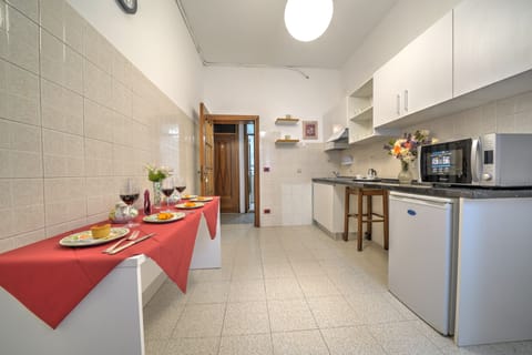 Standard Apartment, 2 Bedrooms | Private kitchen | Electric kettle