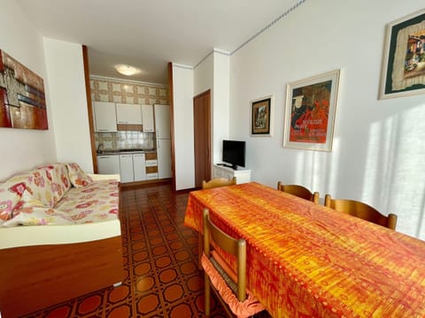 Apartment, 1 Bedroom, Balcony, City View | Interior