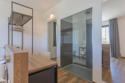 Room, 1 Bedroom, Balcony, Garden View | Bathroom shower