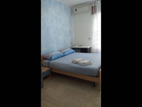 Room, 1 Bedroom, Accessible, Smoking | 1 bedroom