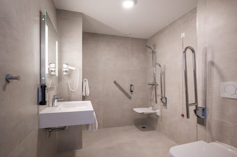 Standard Double Room, Accessible | Accessible bathroom