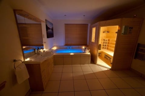 Indoor spa tub