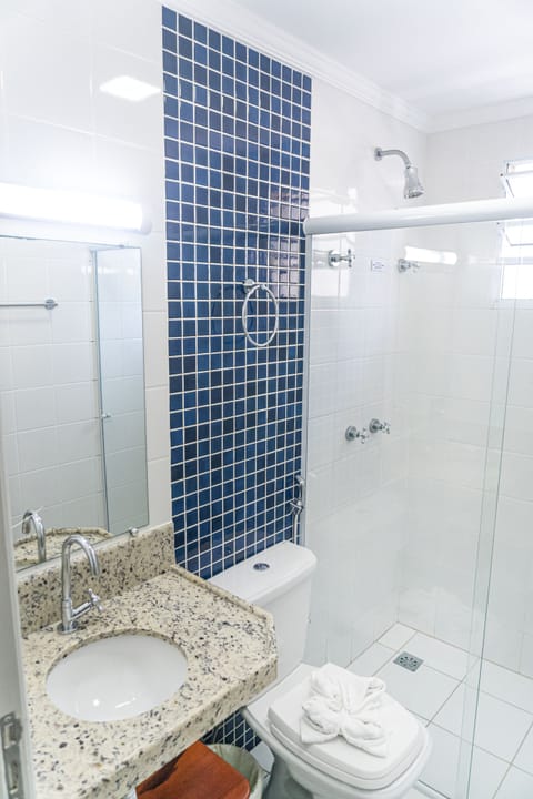 Standard Triple Room | Bathroom | Shower, towels