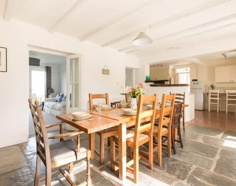 Cottage | Private kitchen | Fridge, dishwasher, toaster, cookware/dishes/utensils