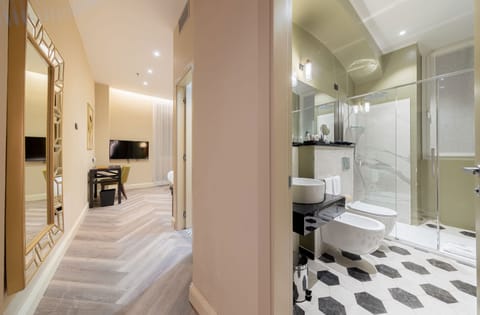 Executive Triple Room | Minibar, in-room safe, desk, soundproofing