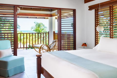 Beachfront Suite | Premium bedding, free minibar, in-room safe, desk