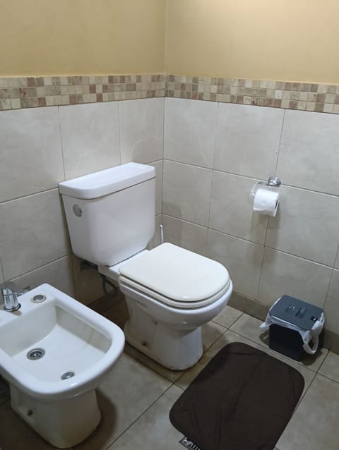 Standard Cabin | Bathroom | Combined shower/tub, rainfall showerhead, free toiletries, bidet