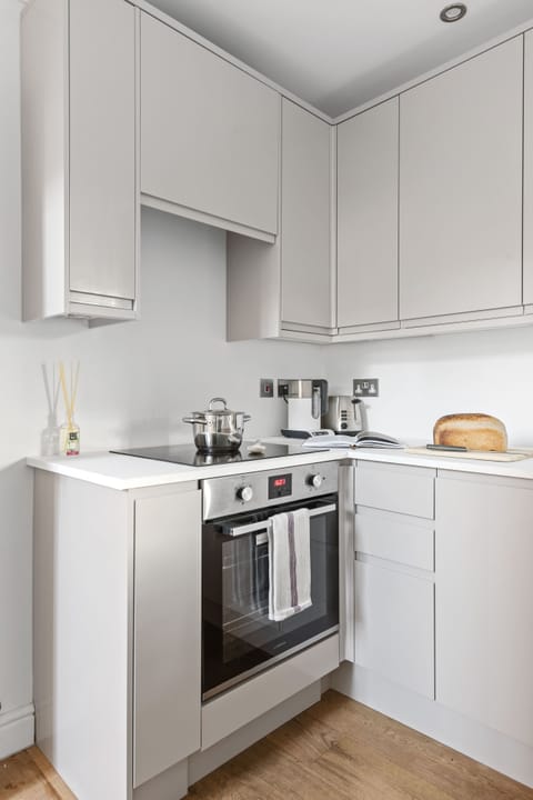 Apartment | Private kitchen | Fridge, microwave, oven, stovetop