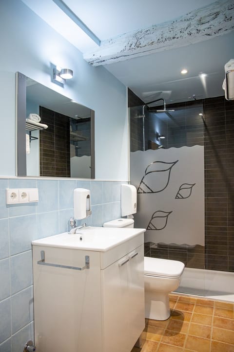 Double or Twin Room, Accessible, Private Bathroom | Bathroom