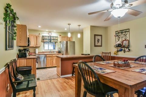 House, 3 Bedrooms, Fireplace | Private kitchen | Microwave, oven, stovetop, dishwasher