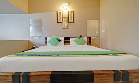 Standard Double Room | Desk, iron/ironing board, rollaway beds, bed sheets