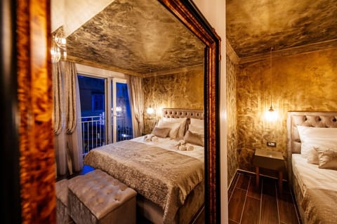 Design Room, 1 Queen Bed, Private Bathroom, City View | Premium bedding, memory foam beds, in-room safe, individually decorated