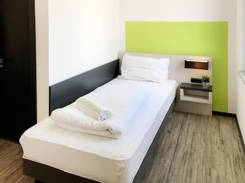 Single Room | Desk, free WiFi, bed sheets