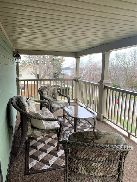 Signature Suite, 1 Queen Bed, Balcony (Brock Suite) | Balcony view