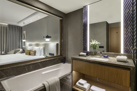 Premium Suite | Bathroom | Free toiletries, hair dryer, bathrobes, slippers