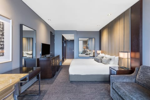 Paddington Room | Premium bedding, in-room safe, desk, soundproofing