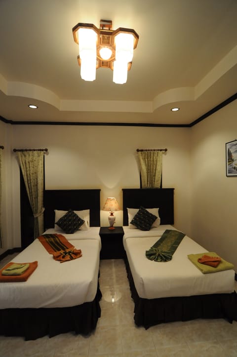 Deluxe Room | Minibar, blackout drapes, rollaway beds, free WiFi