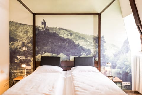 Double Room | In-room safe, desk, soundproofing, free WiFi