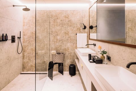 Junior Double Room | Bathroom | Free toiletries, hair dryer, bathrobes, towels