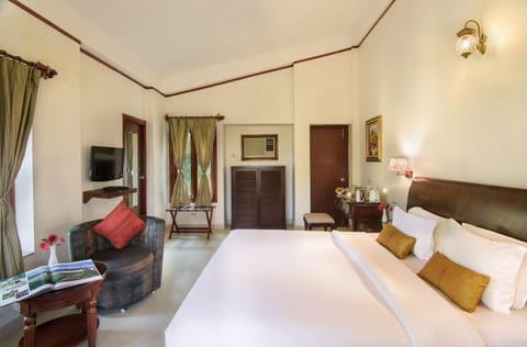 Premium Double Room | Desk, laptop workspace, rollaway beds, bed sheets