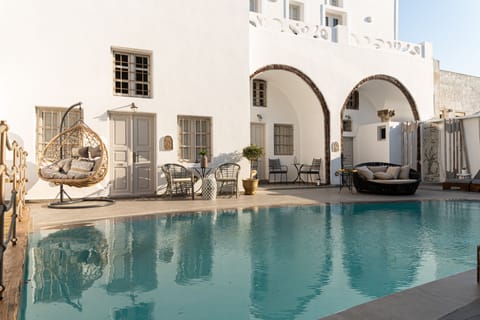 Seasonal outdoor pool, open 9:30 AM to 8:00 PM, sun loungers