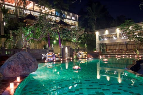 Outdoor pool, open 7:30 AM to 7:00 PM, pool umbrellas, sun loungers