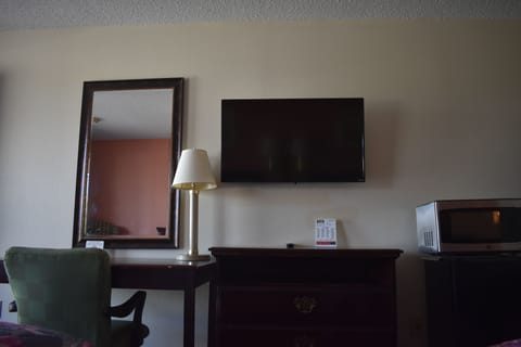 Economy Single Room, Non Smoking | Blackout drapes, iron/ironing board, free WiFi, bed sheets