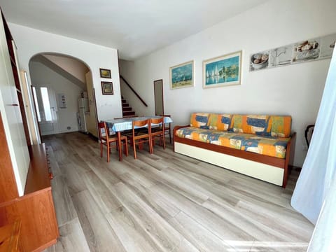 Villa, 2 Bedrooms, Balcony, Garden View | Living room