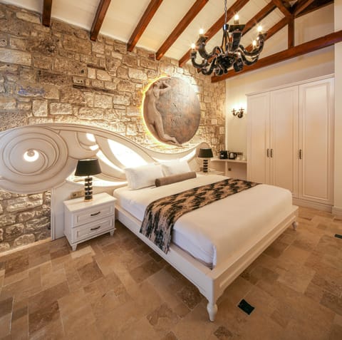 Minibar, in-room safe, individually decorated, free WiFi