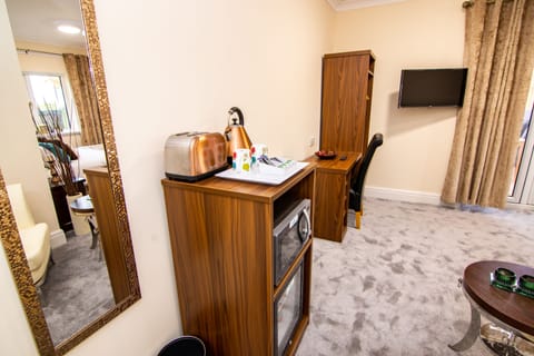 Superior Room | Desk, iron/ironing board, free WiFi