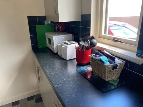 House | Private kitchen | Fridge, microwave, oven, stovetop