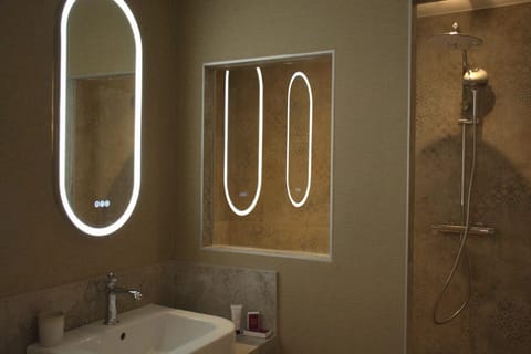 Premium Double Room, 1 Queen Bed, River View | Bathroom | Eco-friendly toiletries, hair dryer, bathrobes, towels