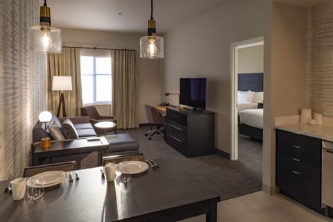 Suite, 1 Bedroom, River View (Mobility Accessible, Tub) | Hypo-allergenic bedding, desk, laptop workspace, blackout drapes