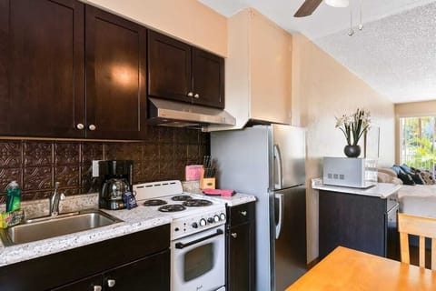 Signature Studio Suite | Private kitchen | Fridge