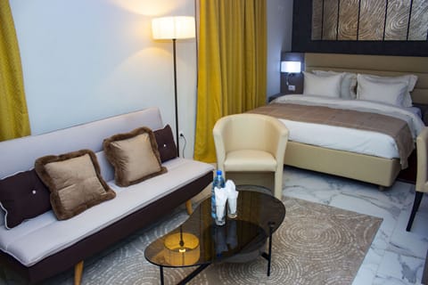 Deluxe Room | Premium bedding, in-room safe, desk, free WiFi