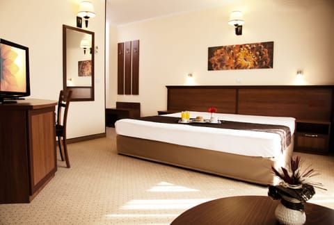 Deluxe Double Room, Balcony | Memory foam beds, minibar, desk, laptop workspace