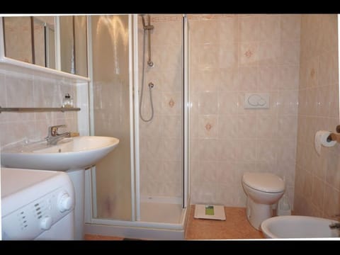 Apartment, 1 Bedroom, Balcony, Pool View | Bathroom