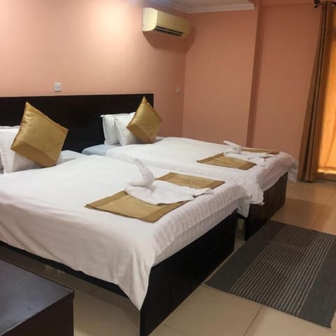 Deluxe Twin Room, Non Smoking, City View | Desk, laptop workspace, free WiFi, bed sheets