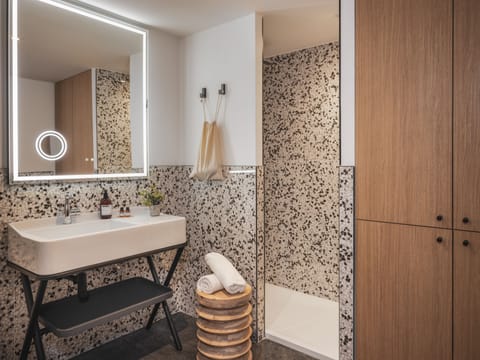 Shower, free toiletries, hair dryer, towels