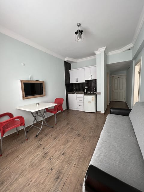 Standard Apartment | Desk, laptop workspace, free WiFi, bed sheets