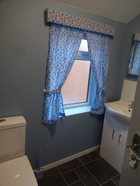 Double Room, Private Bathroom (Kingbee) | Egyptian cotton sheets, down comforters, memory foam beds