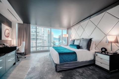 Minibar, in-room safe, individually decorated, individually furnished