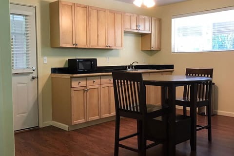 Deluxe Studio Suite | Private kitchen | Fridge, microwave, stovetop, coffee/tea maker