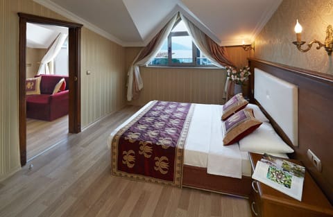 Junior Suite | In-room safe, free WiFi, bed sheets