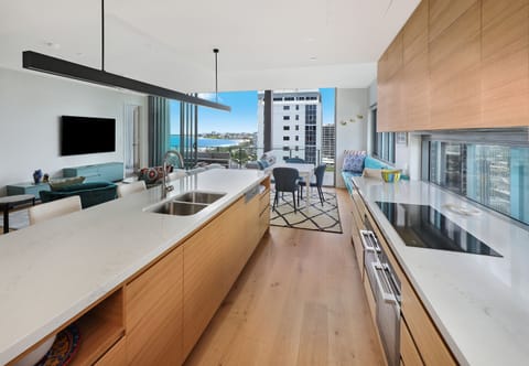 Penthouse, 3 Bedrooms, Ocean View | Private kitchen | Full-size fridge, microwave, oven, stovetop