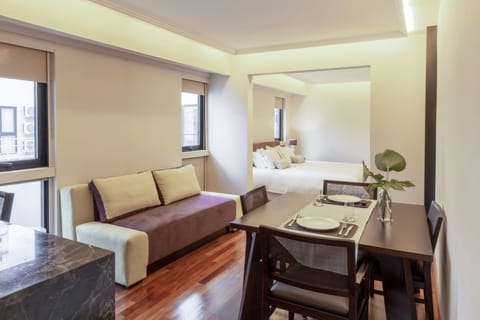 Suite, 1 King Bed (VIP) | Free WiFi, bed sheets