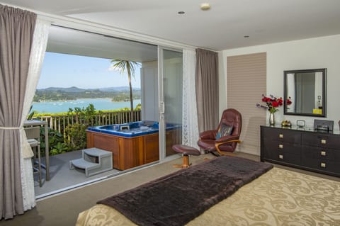 Luxury Room 2 with Ocean View and Private Spa | Water view