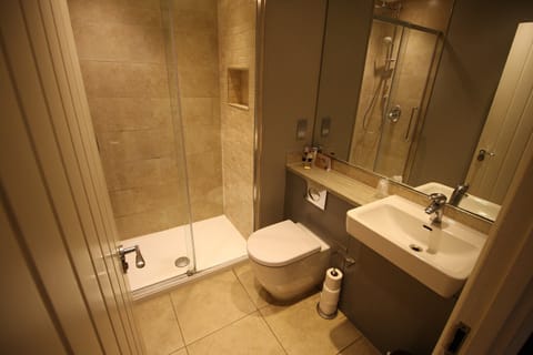 Twin Room, Ensuite | Bathroom | Towels