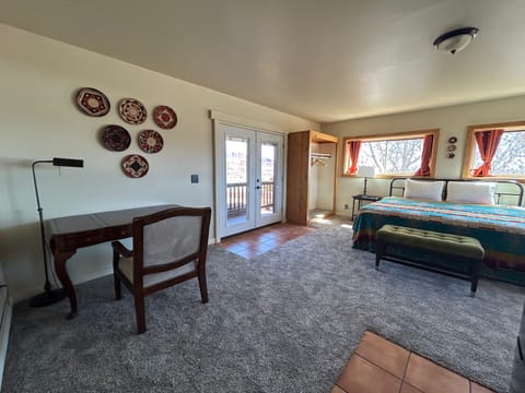 Panoramic Room Upstairs, 1 King Bed, Refrigerator & Microwave, Mountain View | Individually decorated, blackout drapes, iron/ironing board, bed sheets