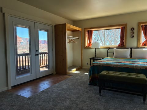 Panoramic Room Upstairs, 1 King Bed, Refrigerator & Microwave, Mountain View | Individually decorated, blackout drapes, iron/ironing board, bed sheets